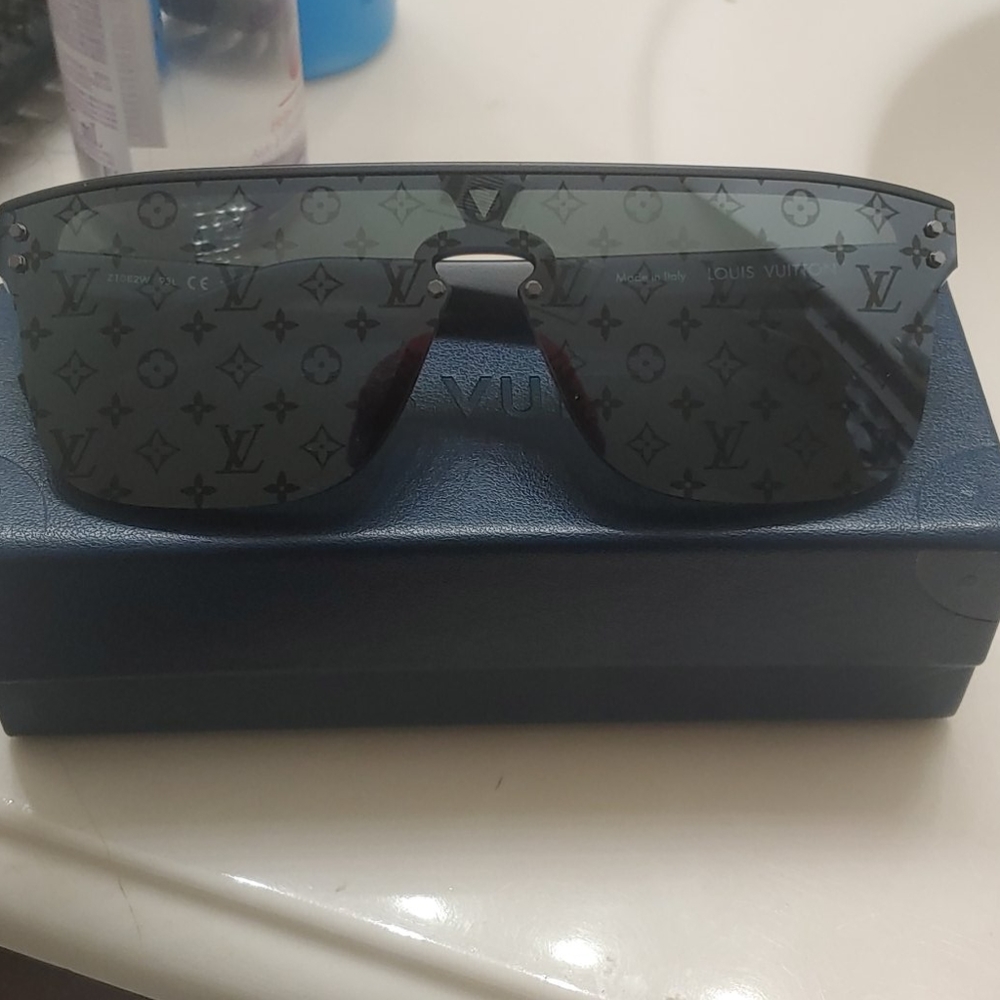 Lv shades
